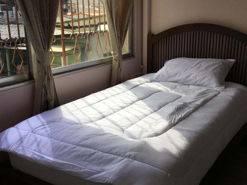 The Grand Palace Hostel Bangkok Oda fotoğraf